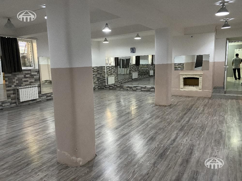 Գրասենյակ · 141 մ² · Կենտրոն