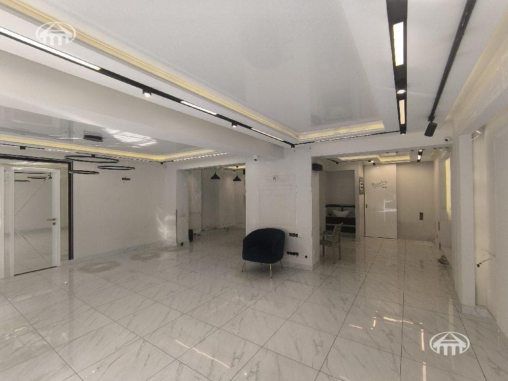 Retail · 102 m² · Kentron