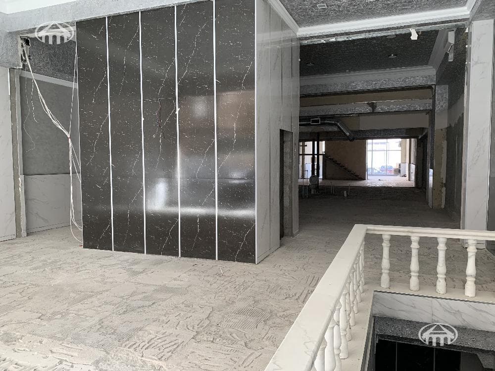 Խանութ · 606 մ² · Կենտրոն