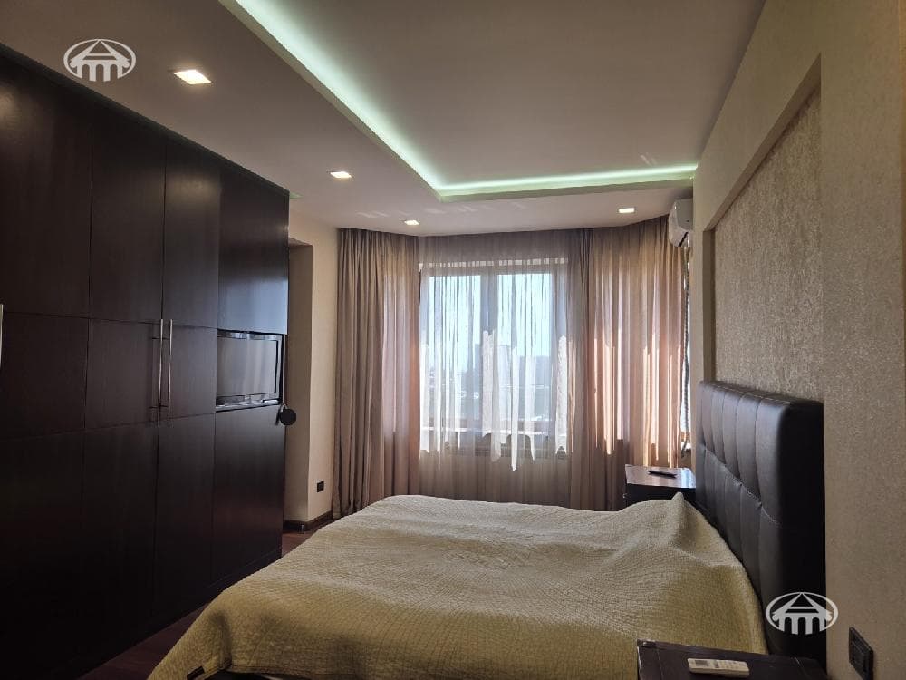 Квартира · 3 комн. · 130 м² · Кентрон
