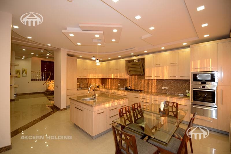 Квартира · 5 комн. · 298 м² · Кентрон