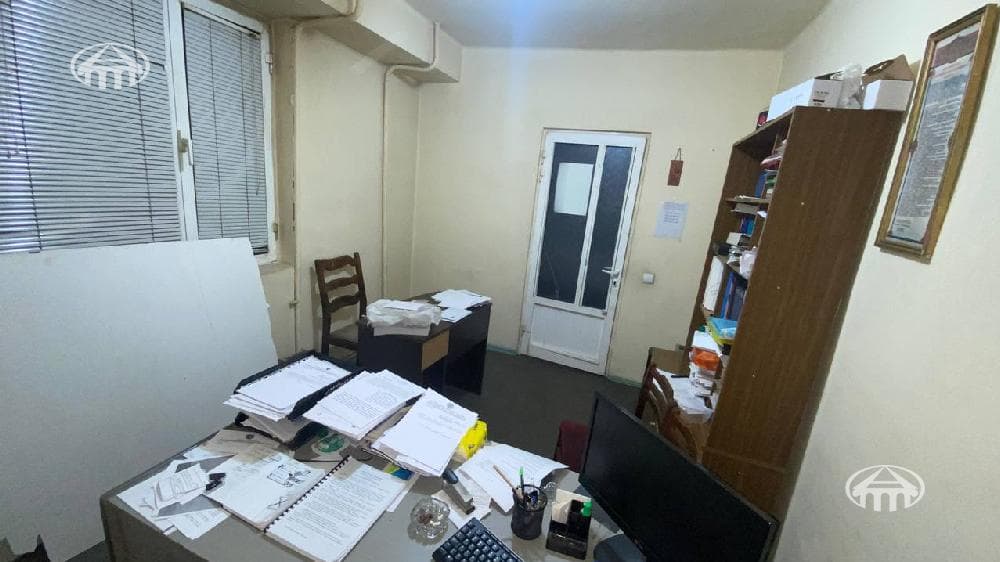 Office · 141 m² · Kentron