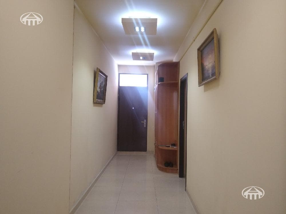 House · 5 rooms · 204 m² · Kentron
