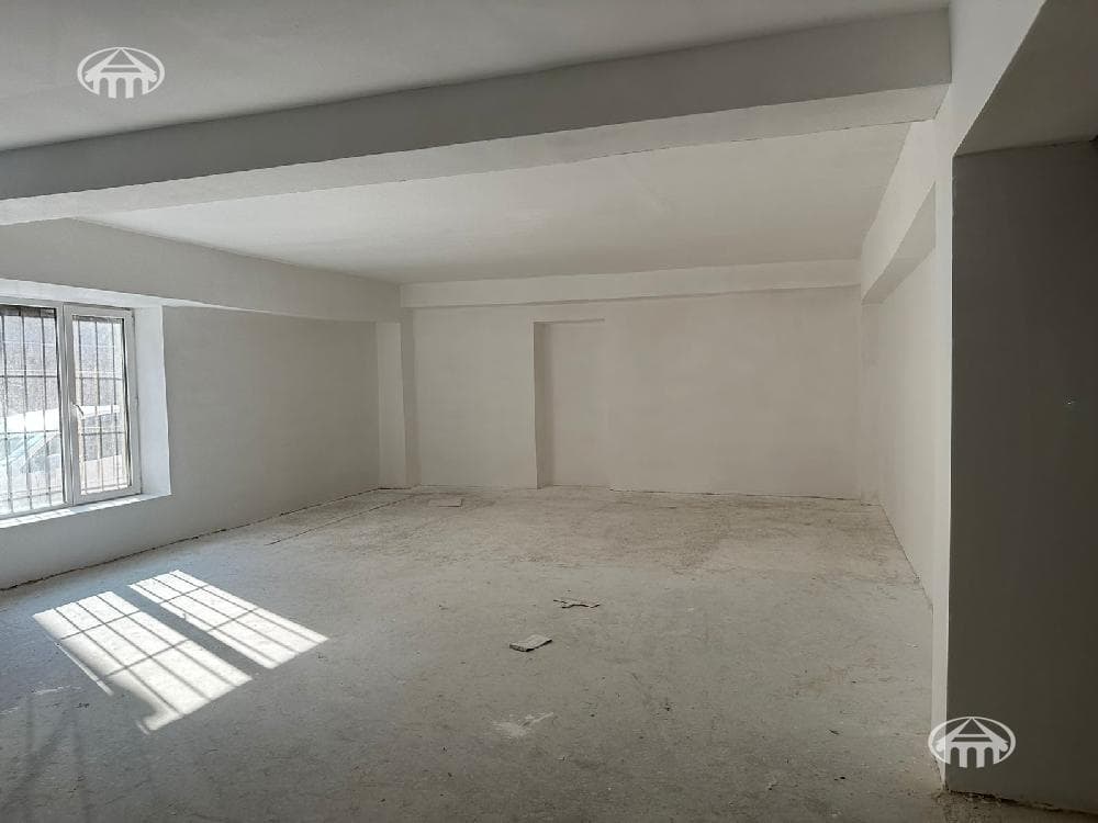 Коммерческая недвижимость · 2 490 м² · Аджапняк
