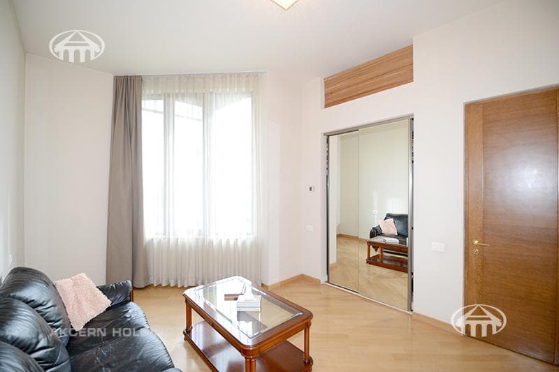 Mansion · 6 rooms · 689 m² · Vahagni