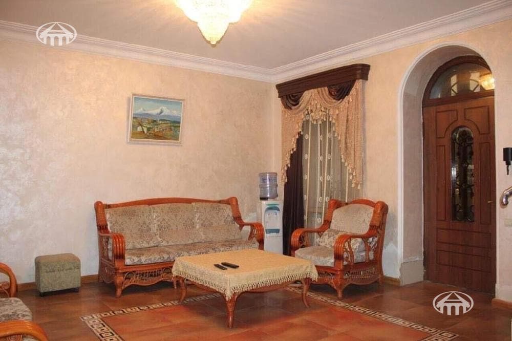 Առանձնատուն · 7 սեն. · 330 մ² · Էրեբունի