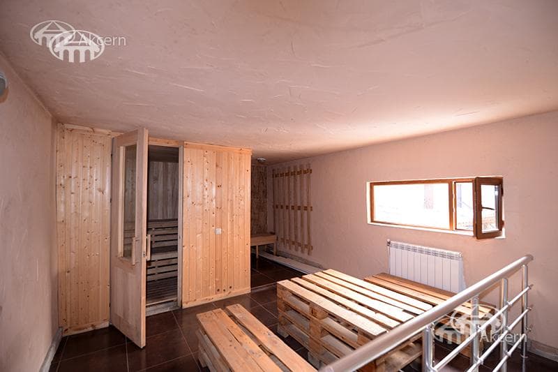 Hotel · 5 rooms · 540 m² · Kentron