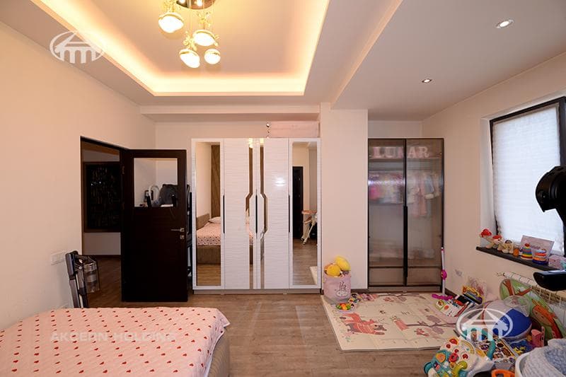 Квартира · 3 комн. · 90 м² · Арабкир