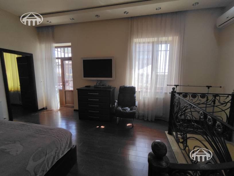 House · 3 rooms · 110 m² · Arabkir