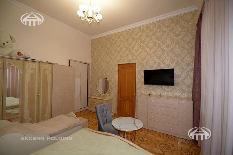 Mansion · 5 rooms · 203 m² · Kentron