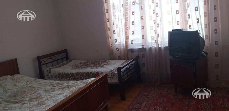 House · 6 rooms · 428 m² · Arabkir