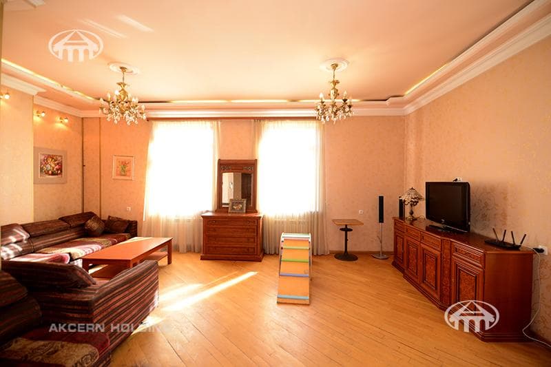 Բնակարան · 3 սեն. · 100 մ² · Կենտրոն