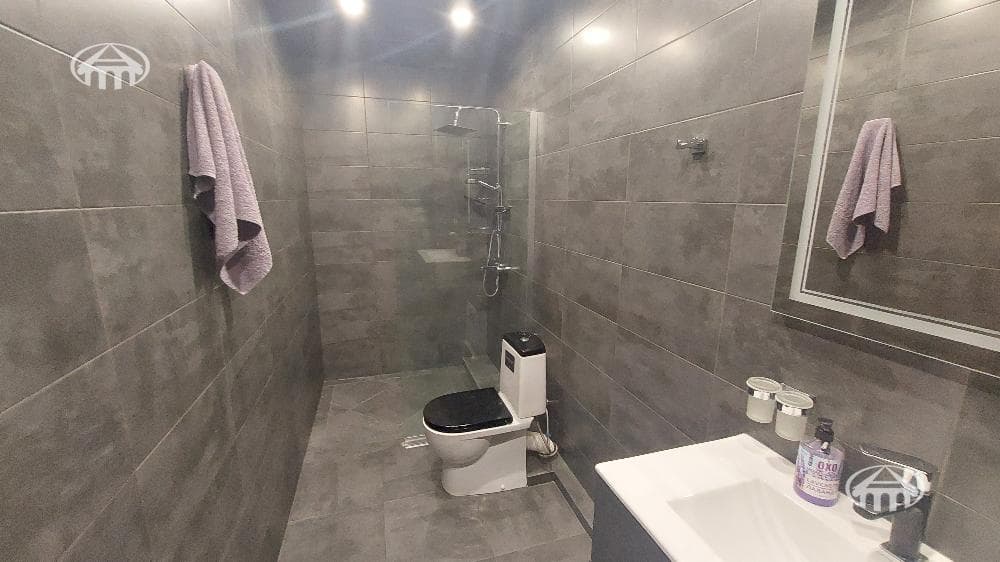 Квартира · 2 комн. · 70 м² · Кентрон
