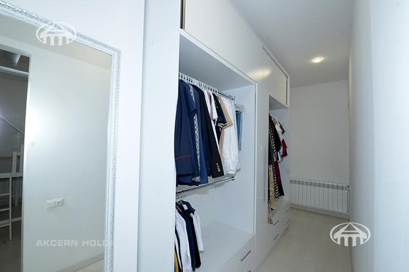 House · 6 rooms · 567 m² · Ajapnyak