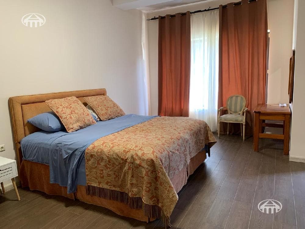 Таунхаус · 4 комн. · 180 м² · Аван