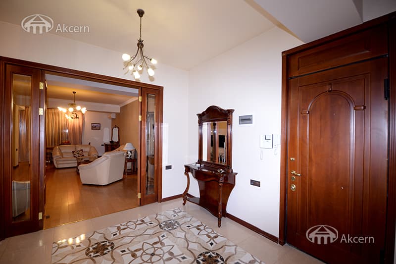 Квартира · 4 комн. · 186 м² · Кентрон