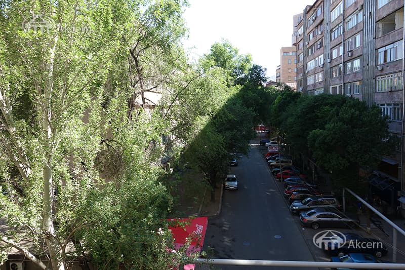 Apartment · 4 rooms · 135 m² · Kentron