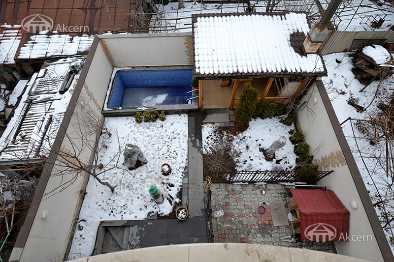 House · 6 rooms · 425 m² · Arabkir