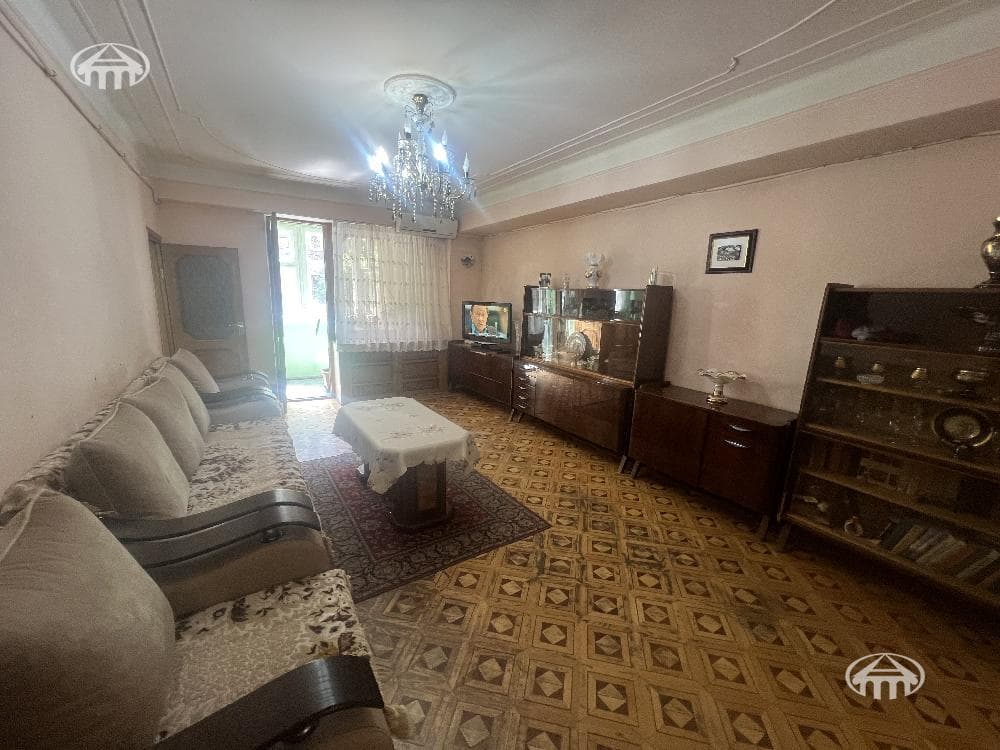 Apartment · 2 rooms · 61 m² · Kentron
