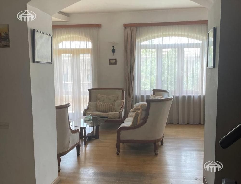 Apartment · 6 rooms · 213 m² · Kentron