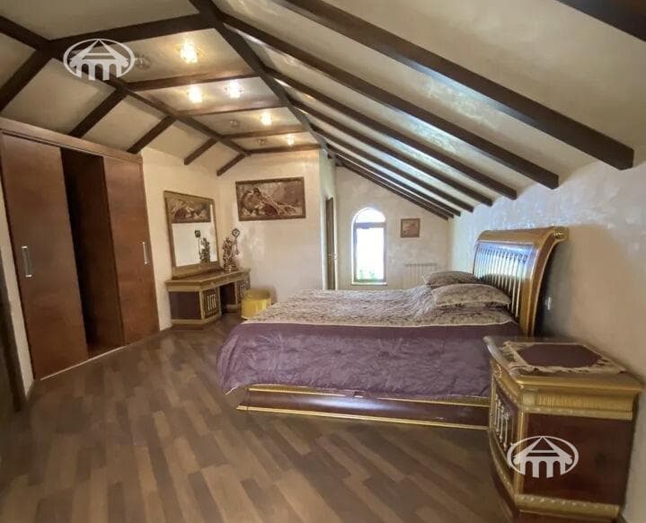 Особняк · 5 комн. · 200 м² · Оганаван