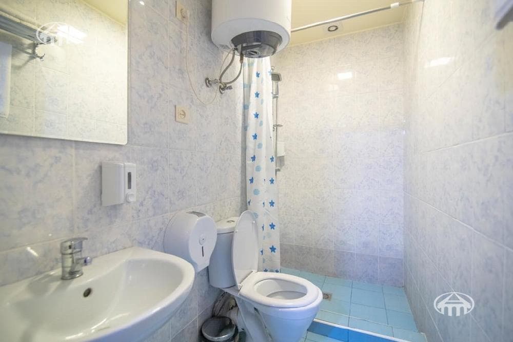 Hotel · 8 rooms · 585 m² · Arabkir