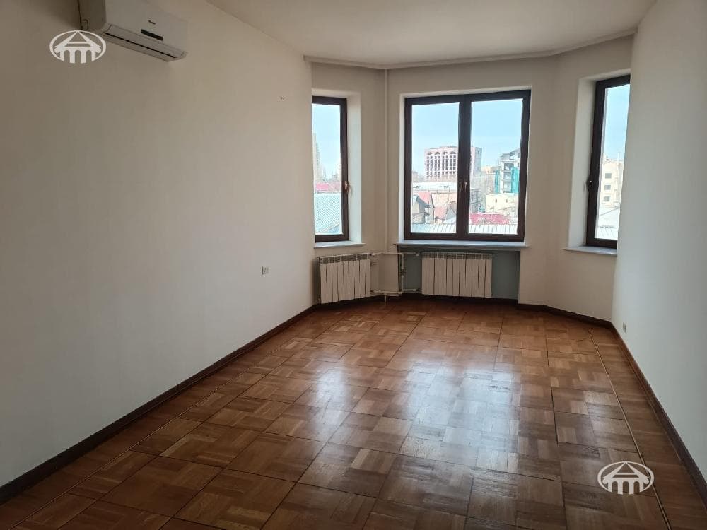 Mansion · 7 rooms · 517 m² · Kentron