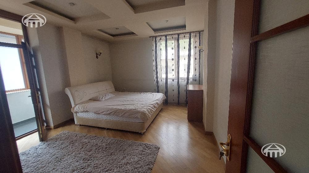 Բնակարան · 4 սեն. · 162 մ² · Կենտրոն