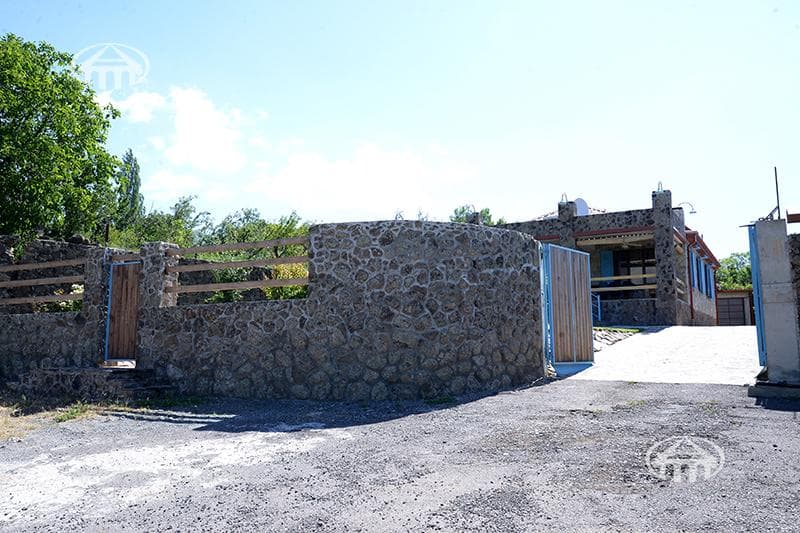 Mansion · 4 rooms · 244 m² · Saghmosavan