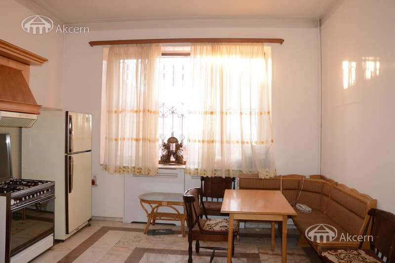 House · 8 rooms · 840 m² · Nork-Marash