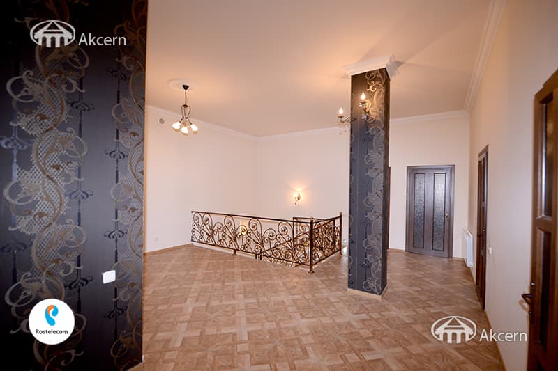 Առանձնատուն · 6 սեն. · 427 մ² · Կենտրոն