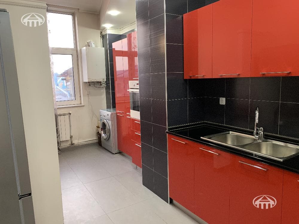 Apartment · 3 rooms · 92 m² · Kentron