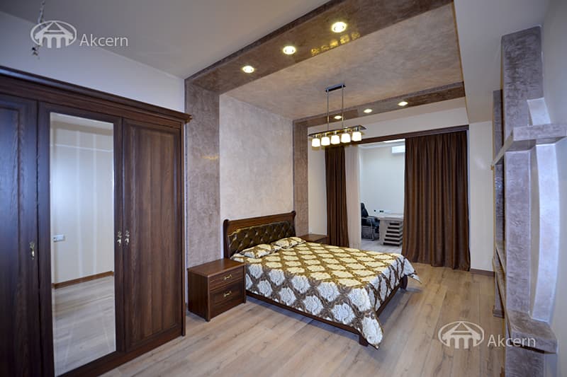 Apartment · 4 rooms · 280 m² · Kentron