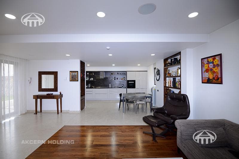 Mansion · 5 rooms · 777 m² · Avan
