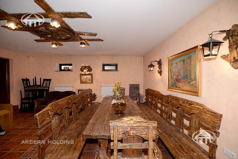 House · 5 rooms · 678 m² · Kentron