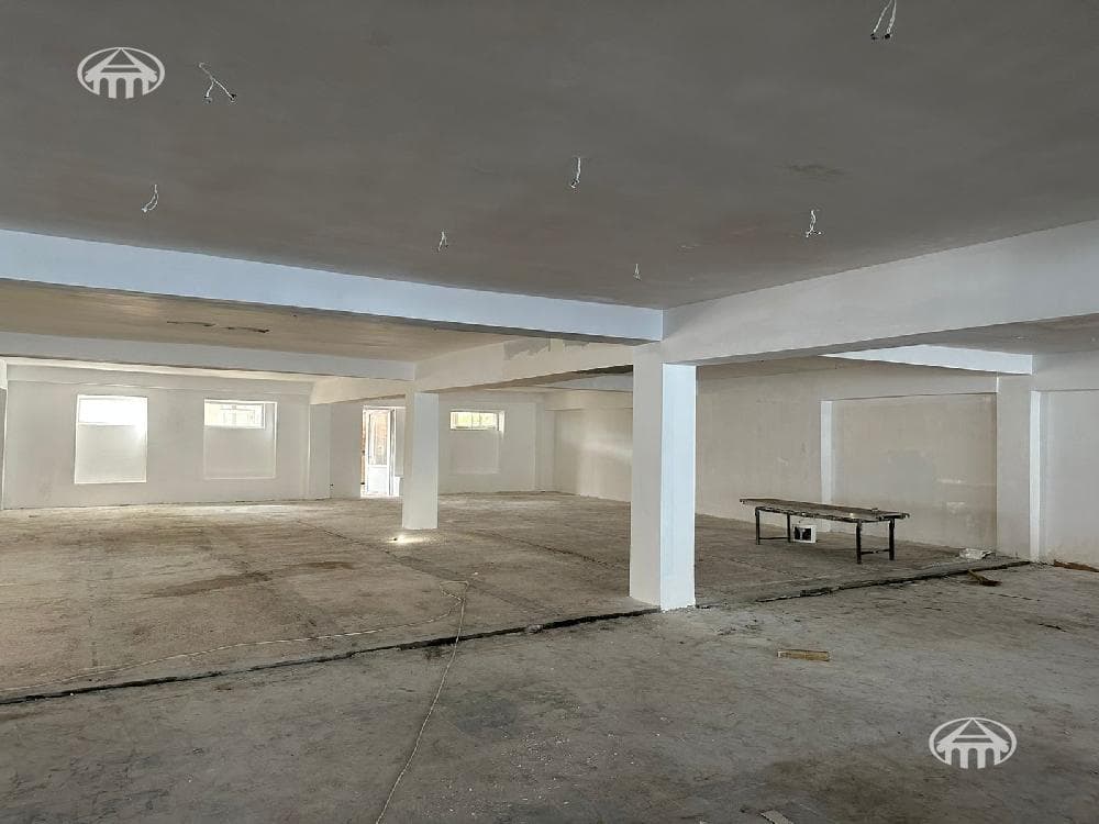 Коммерческая недвижимость · 2 490 м² · Аджапняк