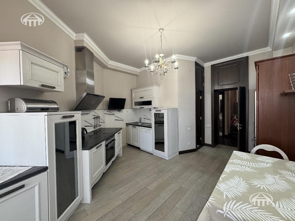 Квартира · 3 комн. · 160 м² · Кентрон