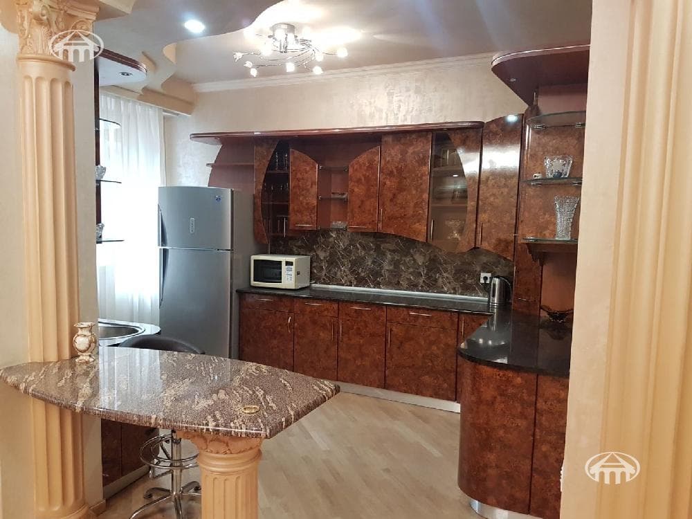 Բնակարան · 3 սեն. · 140 մ² · Կենտրոն — Լուսանկար 3 / 8