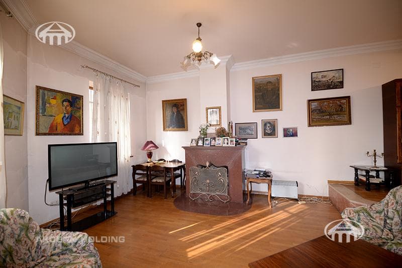 Mansion · 9 rooms · 560 m² · Kentron