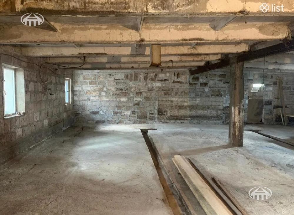Առանձնատուն · 4 սեն. · 228 մ² · Եղվարդ