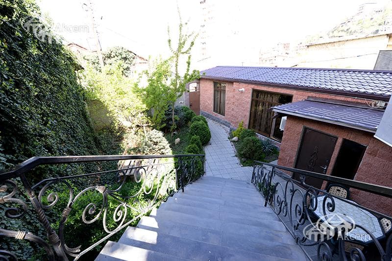 Hotel · 5 rooms · 540 m² · Kentron