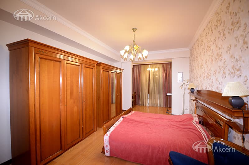 Квартира · 4 комн. · 186 м² · Кентрон