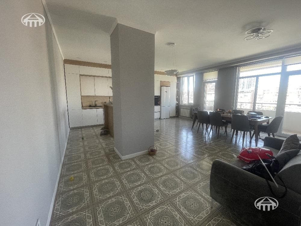 Apartment · 3 rooms · 182 m² · Arabkir