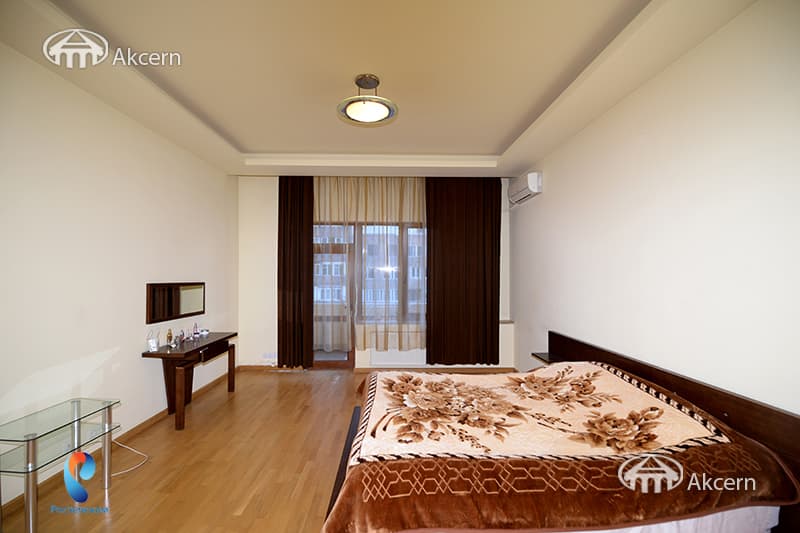 Apartment · 4 rooms · 215 m² · Kentron