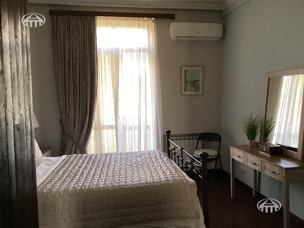 Apartment · 3 rooms · 100 m² · Kentron