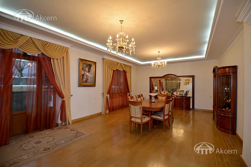 Mansion · 5 rooms · 440 m² · Avan