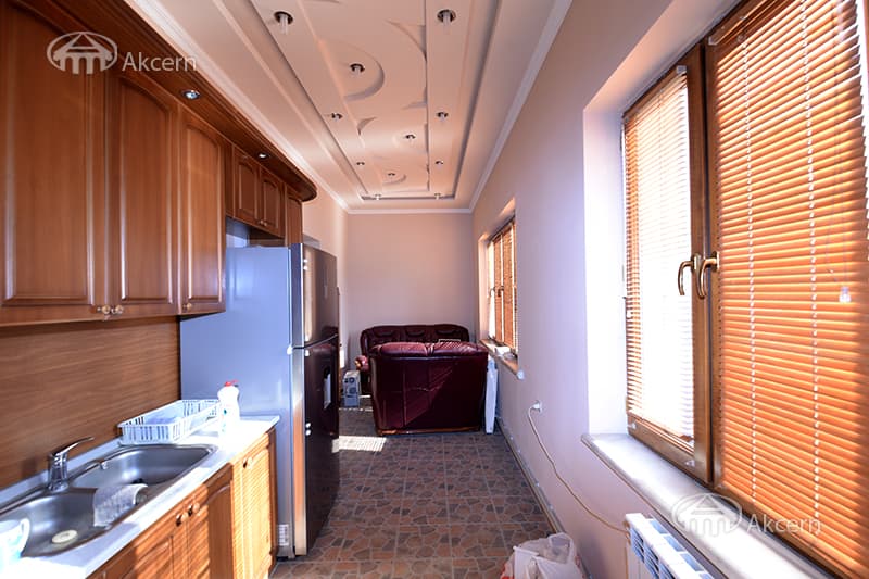 Apartment · 4 rooms · 150 m² · Kentron