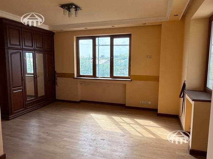 Mansion · 9 rooms · 858 m² · Balahovit