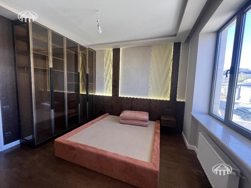 Առանձնատուն · 5 սեն. · 551 մ² · Դավթաշեն