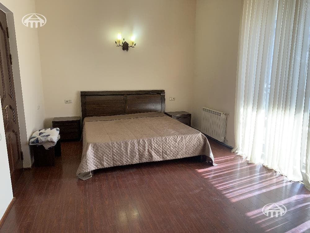Առանձնատուն · 7 սեն. · 630 մ² · Կենտրոն